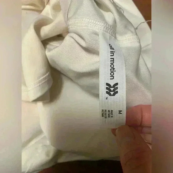 Women's Light Support V-Neck
Crop Sports Bra - All In Motion
Cream M - Picture 6 of 7